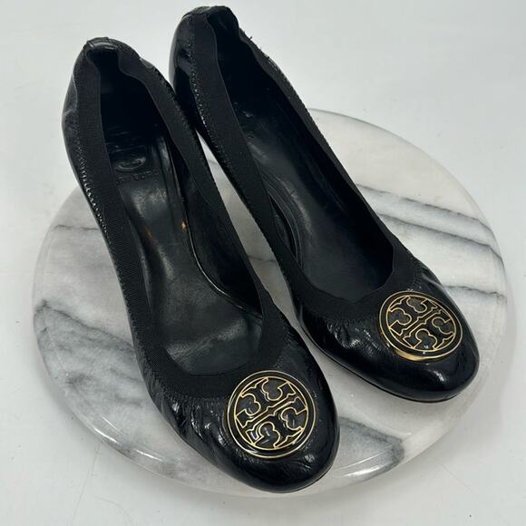 Tory Burch Shoes - Tory Burch Black Leather Logo Ballet Flats with Gold Emblem (sz 9.5, fits large)
